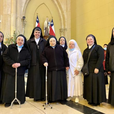 Religiosas de Santa Marta participan en la Eucaristía de la Vida Consagrada