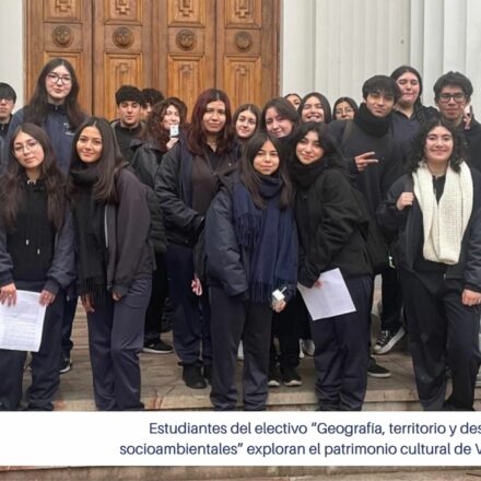 Estudiantes del electivo “Geografía, territorio y desafíos socioambientales” exploran el patrimonio cultural de Valparaíso